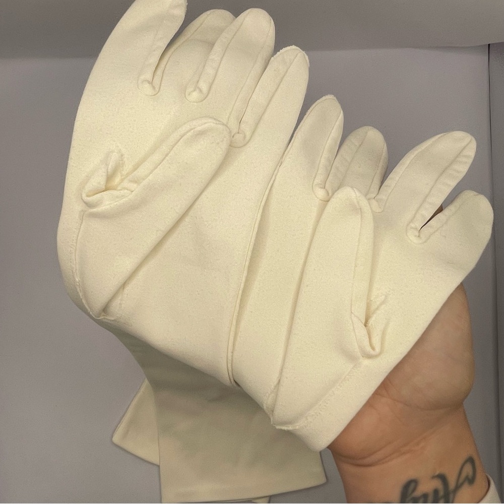 Vintage Ivory / White Long Elbow Formal Gloves - Picture 6 of 14